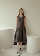 Sleeveless Cotton Poplin Midi Dress with V-Neckline, Tailored Waist, and Flared Hem Design