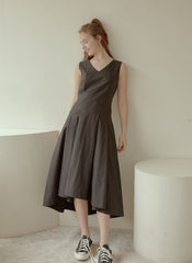 Sleeveless Cotton Poplin Midi Dress with V-Neckline, Tailored Waist, and Flared Hem Design
