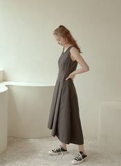 Sleeveless Cotton Poplin Midi Dress with V-Neckline, Tailored Waist, and Flared Hem Design