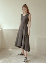 Sleeveless Cotton Poplin Midi Dress with V-Neckline, Tailored Waist, and Flared Hem Design