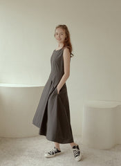 Sleeveless Cotton Poplin Midi Dress with V-Neckline, Tailored Waist, and Flared Hem Design