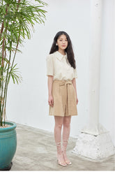High-Waisted Pleated Linen Shorts with Tie-Waist and Tailored Finish for Elegant Styling