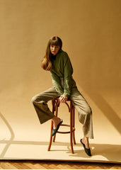 Soft velvet long-sleeve shirt with classic collar and structured silhouette for modern styling