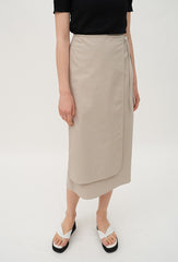 Minimalist Short Sleeve Cotton Top with Scoop Back and Fitted Silhouette for Everyday Wear