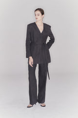Tailored Linen Blazer for Women with Belted Waist and Structured Shoulders – Elegant Fit
