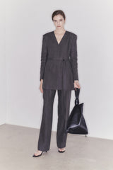 Tailored Linen Blazer for Women with Belted Waist and Structured Shoulders – Elegant Fit