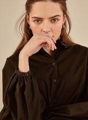 Statement Pleated-Back Shirt in Crisp Cotton Poplin With Voluminous Silhouette and Pointed Collar
