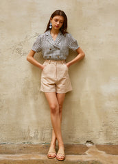 High-Waisted Linen Shorts With Tailored Seams And Minimalist Finish For Effortless Summer Style