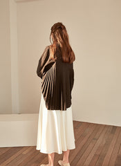 Statement Pleated-Back Shirt in Crisp Cotton Poplin With Voluminous Silhouette and Pointed Collar