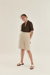High-Waisted Linen Bermuda Shorts for Women with Tailored Fit and Knee-Length Silhouette