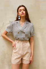 High-Waisted Linen Shorts With Tailored Seams And Minimalist Finish For Effortless Summer Style