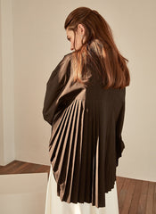 Statement Pleated-Back Shirt in Crisp Cotton Poplin With Voluminous Silhouette and Pointed Collar