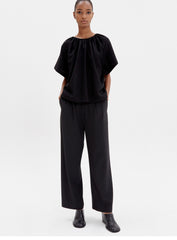 Relaxed Fit Linen Blouse with Gathered Neckline and Short Sleeves for Effortless Style