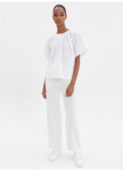 Relaxed-Fit Women’s Linen Blouse with Gathered Neckline and Elbow-Length Sleeves