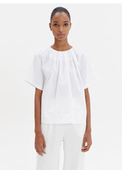 Relaxed-Fit Women’s Linen Blouse with Gathered Neckline and Elbow-Length Sleeves