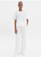 Relaxed-Fit Women’s Linen Blouse with Gathered Neckline and Elbow-Length Sleeves