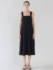 Elegant Sleeveless Linen Midi Dress with Square Neckline and Tailored Pleated Skirt Design