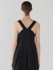 Elegant Sleeveless Linen Midi Dress with Square Neckline and Tailored Pleated Skirt Design