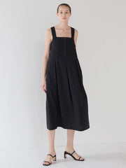 Elegant Sleeveless Linen Midi Dress with Square Neckline and Tailored Pleated Skirt Design