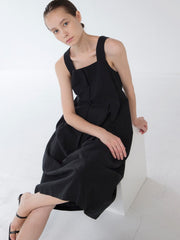 Elegant Sleeveless Linen Midi Dress with Square Neckline and Tailored Pleated Skirt Design
