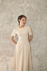 Elegant Midi Dress In Premium Linen With Tailored Seams And Structured Short Sleeves