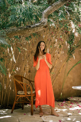 Elegant Linen Midi Dress with Short Sleeves and Flowy Silhouette