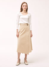 Fitted Cotton Top with Scoop Neckline and Long Sleeves for Timeless and Elegant Everyday Wear