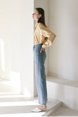 Premium Linen Long-Sleeve Shirt with Tailored Collar and Minimal Seaming for Effortless Style