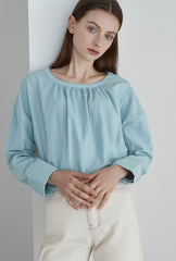 Relaxed Fit Linen Blouse with Gathered Neckline and Lightweight Fabric for Effortless Styling