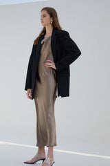 Tailored Linen Blazer with Structured Shoulders and Classic Notch Lapel for Effortless Chic