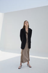 Tailored Linen Blazer with Structured Shoulders and Classic Notch Lapel for Effortless Chic