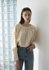 Relaxed Fit Long-Sleeve Blouse in Breathable Linen with Gathered Neckline and Soft Draping