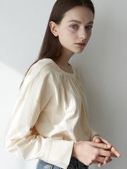 Relaxed Fit Long-Sleeve Blouse in Breathable Linen with Gathered Neckline and Soft Draping