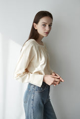 Relaxed Fit Long-Sleeve Blouse in Breathable Linen with Gathered Neckline and Soft Draping