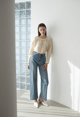 Relaxed Fit Long-Sleeve Blouse in Breathable Linen with Gathered Neckline and Soft Draping