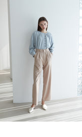 Pleated Linen Blouse with Front Button Detail and Relaxed Silhouette for Elegant Everyday Wear
