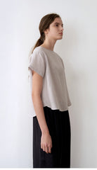 Boxy Short-Sleeve Linen Blouse With Boat Neckline And Relaxed Cropped Fit
