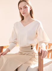 V-Neck Linen Top with Relaxed Fit and Long Sleeves for Effortless Feminine Sophistication
