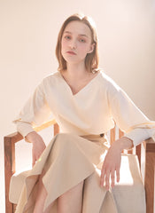 V-Neck Linen Top with Relaxed Fit and Long Sleeves for Effortless Feminine Sophistication