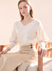 V-Neck Linen Top with Relaxed Fit and Long Sleeves for Effortless Feminine Sophistication