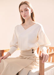 V-Neck Linen Top with Relaxed Fit and Long Sleeves for Effortless Feminine Sophistication