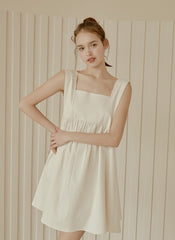 Sleeveless Linen Mini Dress with Square Neckline and Gathered Waist for Feminine Charm