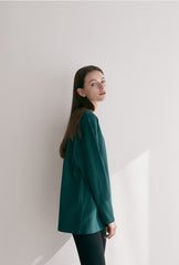 Relaxed-Fit Long-Sleeve Linen Top with Drop Shoulder and Minimalist Crew Neck Design