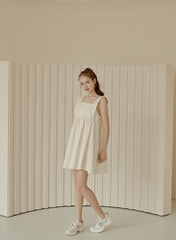 Sleeveless Linen Mini Dress with Square Neckline and Gathered Waist for Feminine Charm