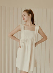 Sleeveless Linen Mini Dress with Square Neckline and Gathered Waist for Feminine Charm