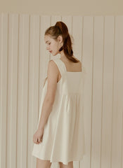 Sleeveless Linen Mini Dress with Square Neckline and Gathered Waist for Feminine Charm