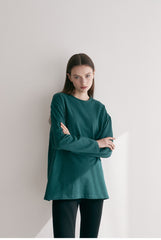 Relaxed-Fit Long-Sleeve Linen Top with Drop Shoulder and Minimalist Crew Neck Design