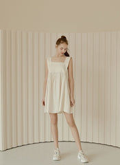 Sleeveless Linen Mini Dress with Square Neckline and Gathered Waist for Feminine Charm