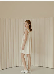 Sleeveless Linen Mini Dress with Square Neckline and Gathered Waist for Feminine Charm
