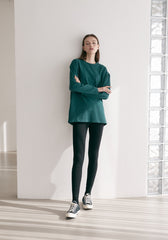Relaxed-Fit Long-Sleeve Linen Top with Drop Shoulder and Minimalist Crew Neck Design